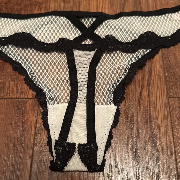 NWT- Victoria’s Secret Thong- Small - Picture 5 of 7